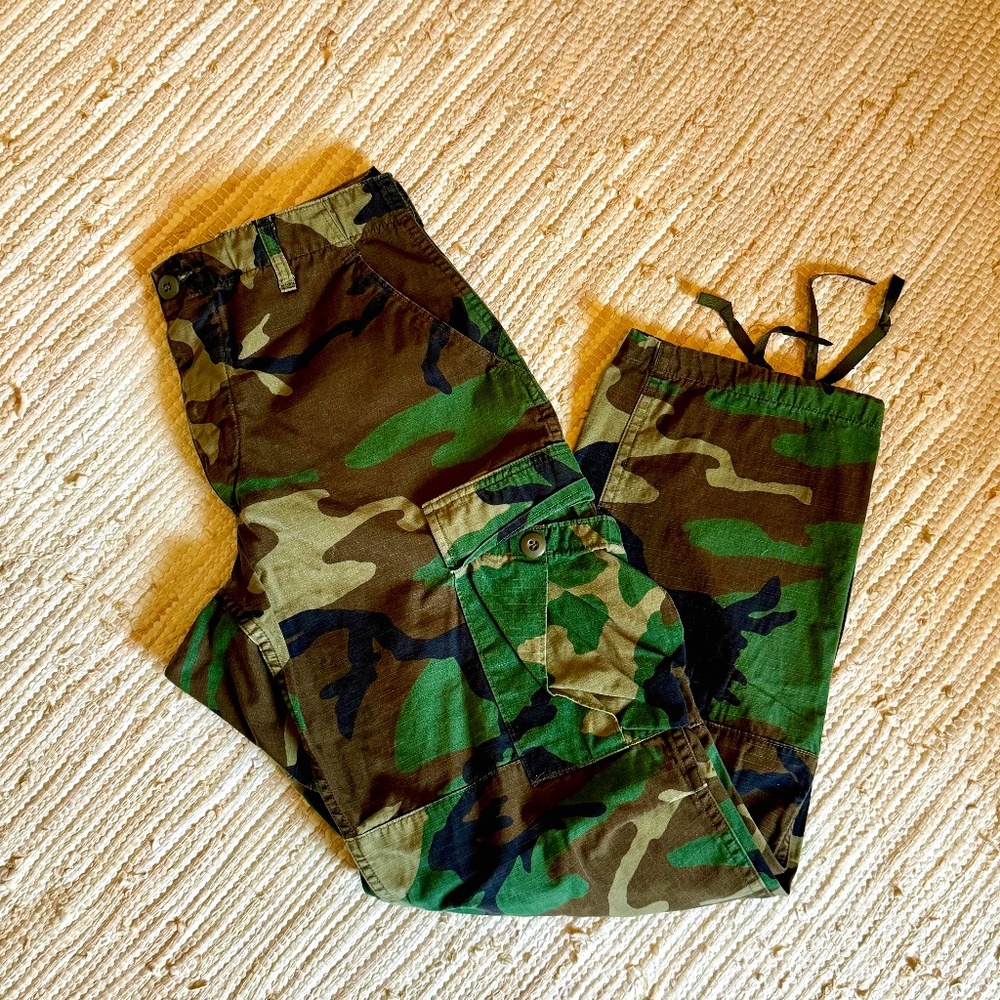 1990s camo cargo pants POCKETS FOR DAYS